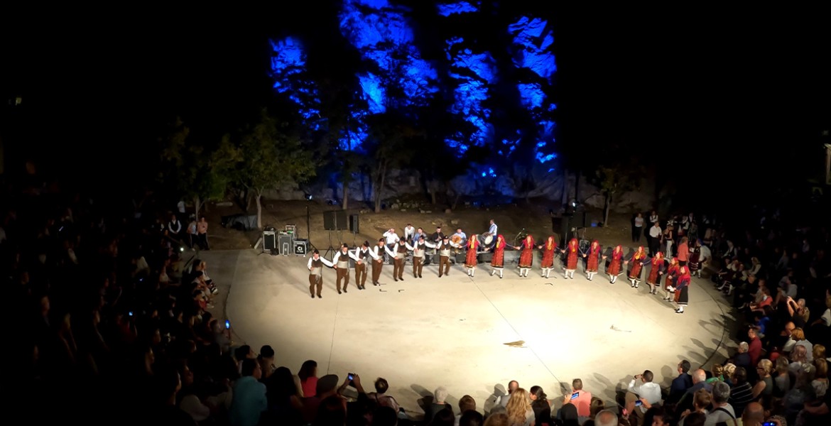 Φεστιβάλ στη Σκιά των Βράχων