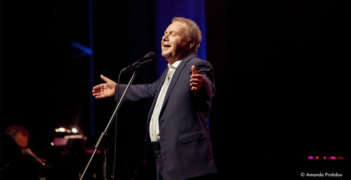 Μανώλης Μητσιάς | Θαλασσινά φεγγάρια μακρινά, στους ουρανούς του Νίκου Γκάτσου