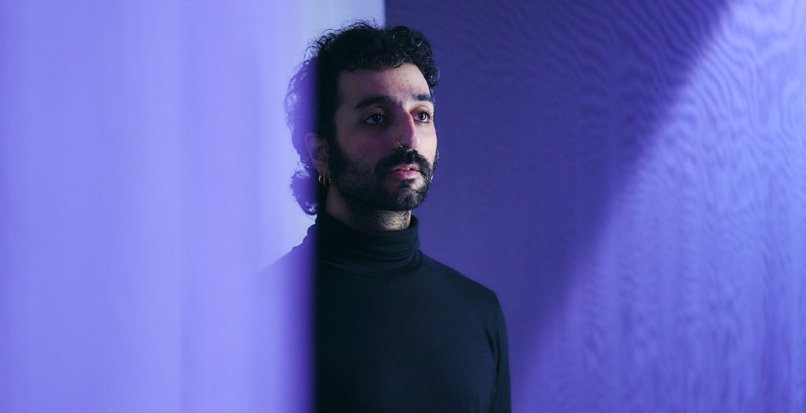 Κάπου περνούσε μια φωνή