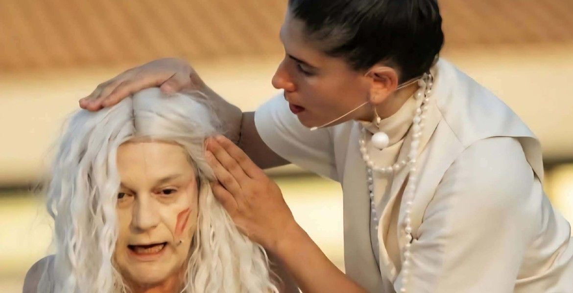 Ουρανός απ' άλλους τόπους – ρόδα στο Μαντήλι