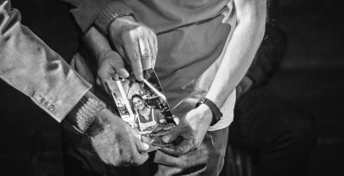 Απόντες του Βασίλη Κατσικονούρη