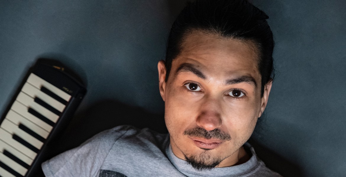 Γιώργος Περού | Η Πρώτη Αχτίδα