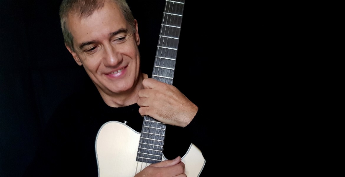 Μάκης Αμπλιανίτης | No More Melodies