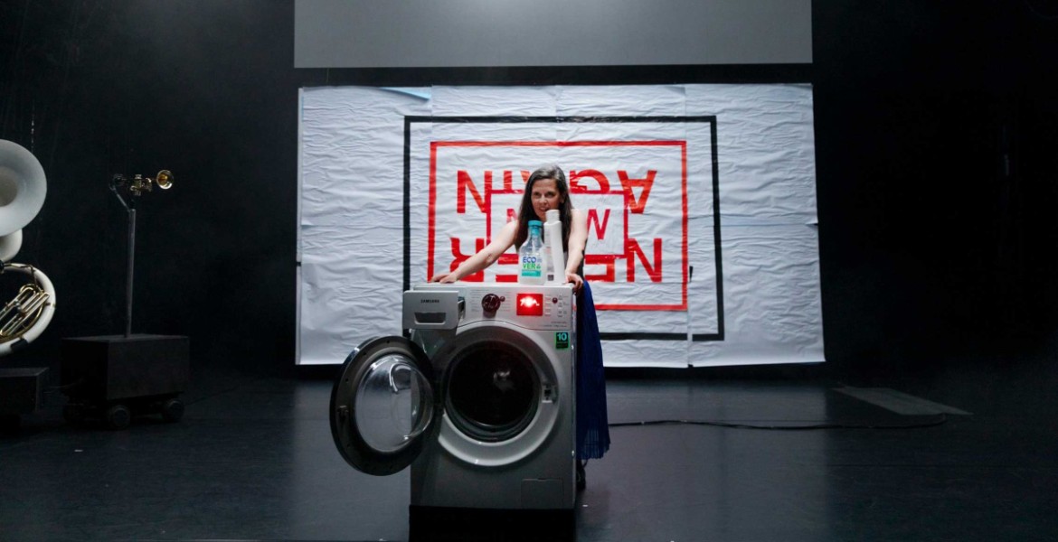 Three Times Left is Right - Κριτική