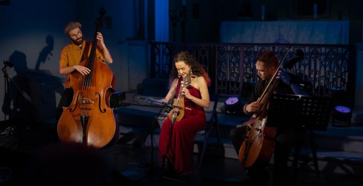 Kelly Thoma Trio | Νυχτερινή Πτήση