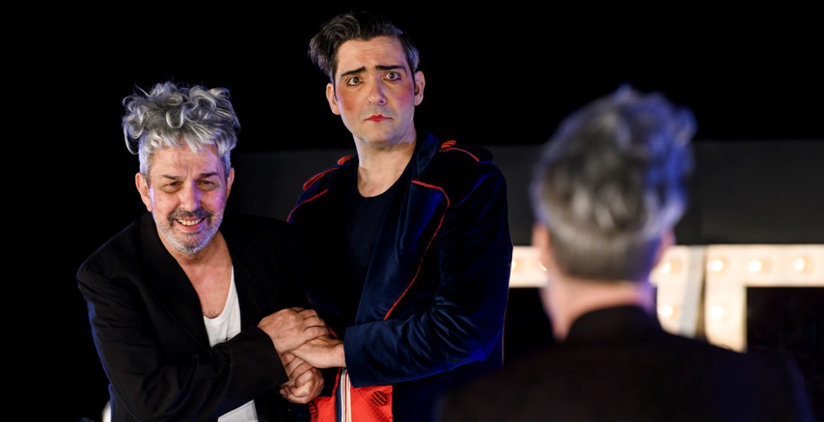 Εκκλησιάζουσες | Γυναίκες στην Εξουσία